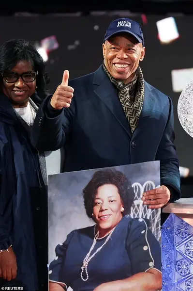 New Year's Eve Celebrations in Times Square Highlight Public's Resilience Amid Cold Weather