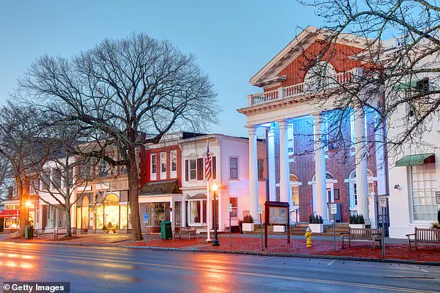 Southampton's $26M Mansion Buy: Celebs and Coastal Access Controversy