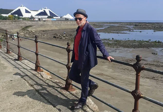 Graham Caveney Reflects on the 'Missed Warnings' That Led to His Late-Stage Cancer Diagnosis