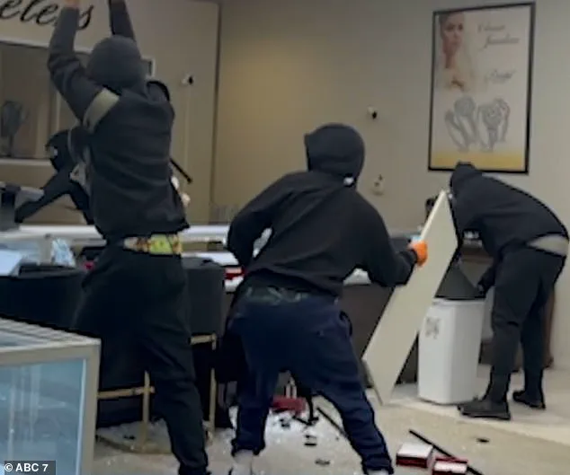 Viral Video of Teen Tackled by Officers Misinterpreted as ICE Raid; Authorities Clarify Involvement of Undercover Anaheim Police in Robbery Case