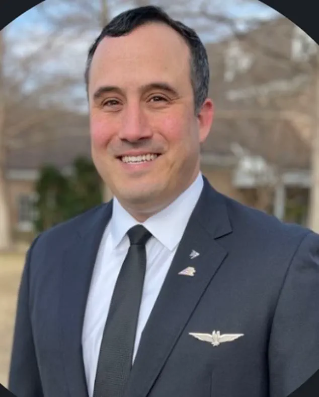 American Airlines Employees Turn on CEO Isom Amid Crisis and Union Demands for Accountability