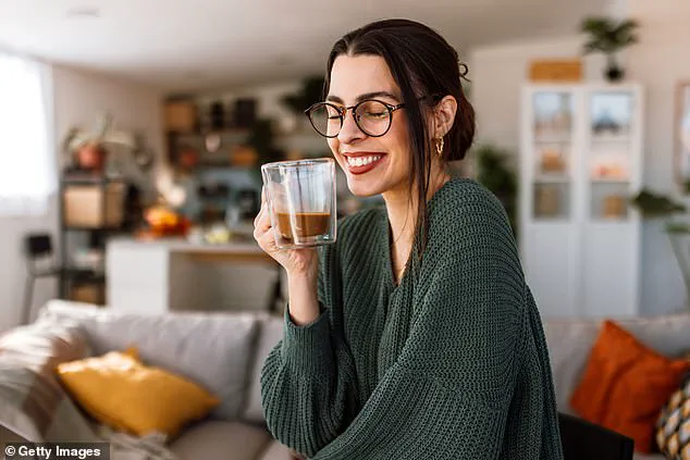 Study Suggests Daily Coffee Intake May Reduce Dementia Risk by 18% in Large-Scale Research