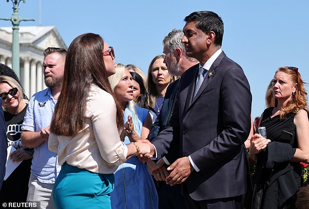 Democrats Stage Bold Resistance to Trump's State of the Union with Counter-Events Ahead of Midterms