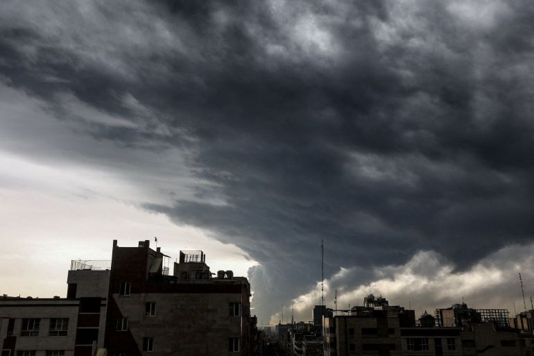 Israeli Air Strikes Target Tehran's Oil Facilities, First Direct Attack on Iran's Energy Infrastructure Since War Began