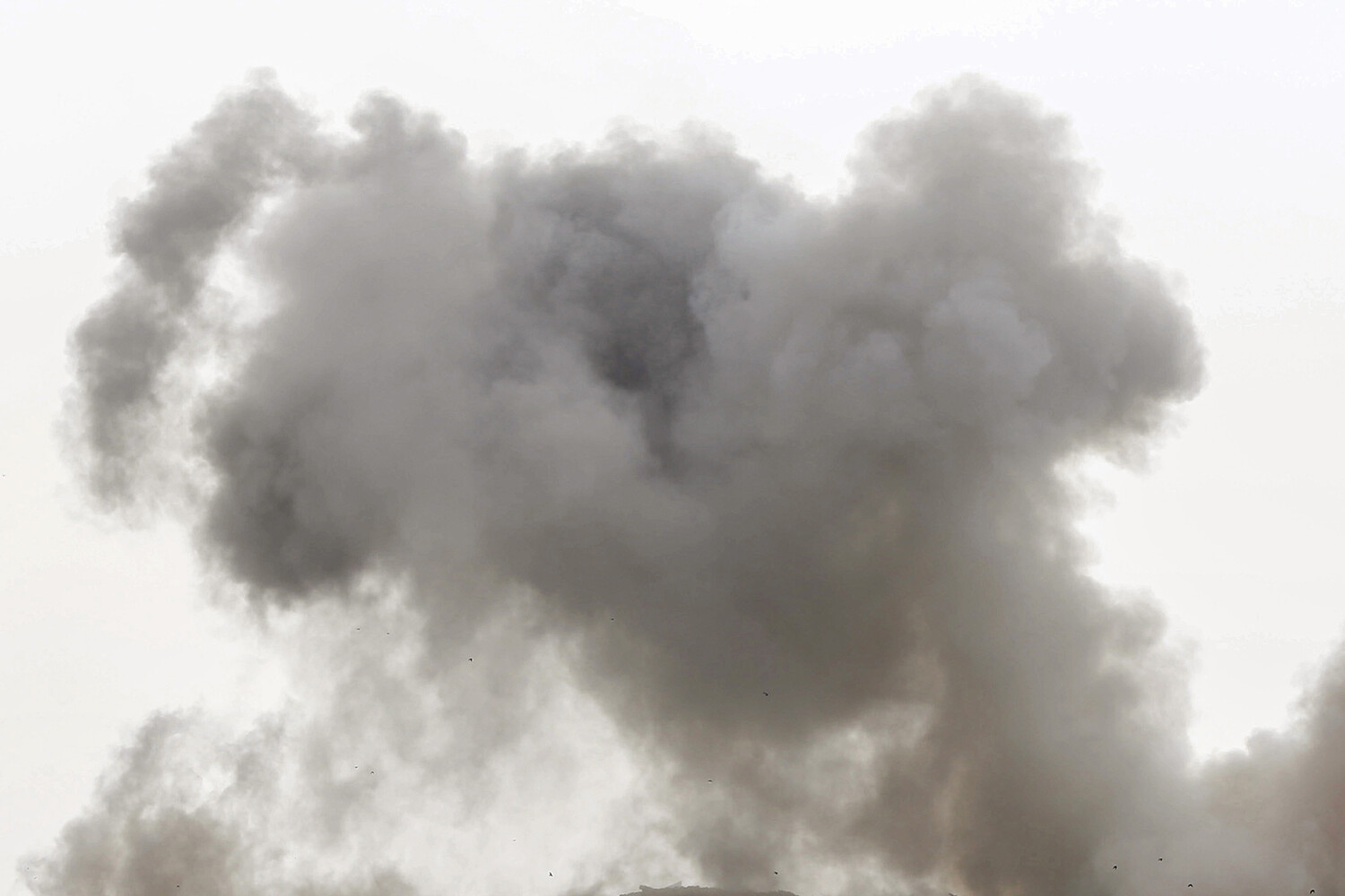 Explosion Rocks Kharkiv as Zelenskyy Alerts of Intensified Russian Bombardment