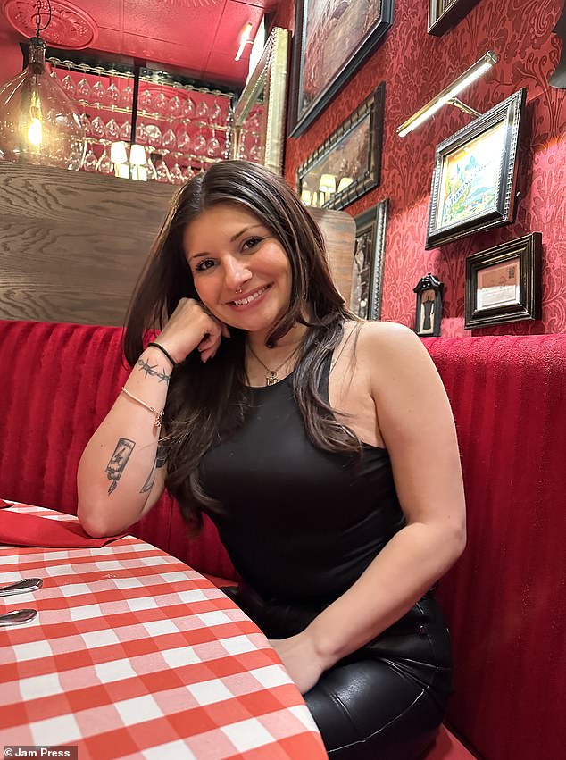 From Carefree Life to Health Crisis: How Bloating and Blood in Stool Changed Mariana Tata's World