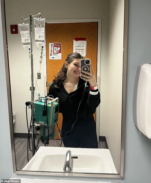 From Carefree Life to Health Crisis: How Bloating and Blood in Stool Changed Mariana Tata's World