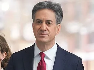 Iran's Strategic Shift in Strait of Hormuz Alters Geopolitical and Energy Dynamics