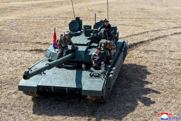 Kim Jong-un and Daughter Unveil New Tank in Symbolic Military Show