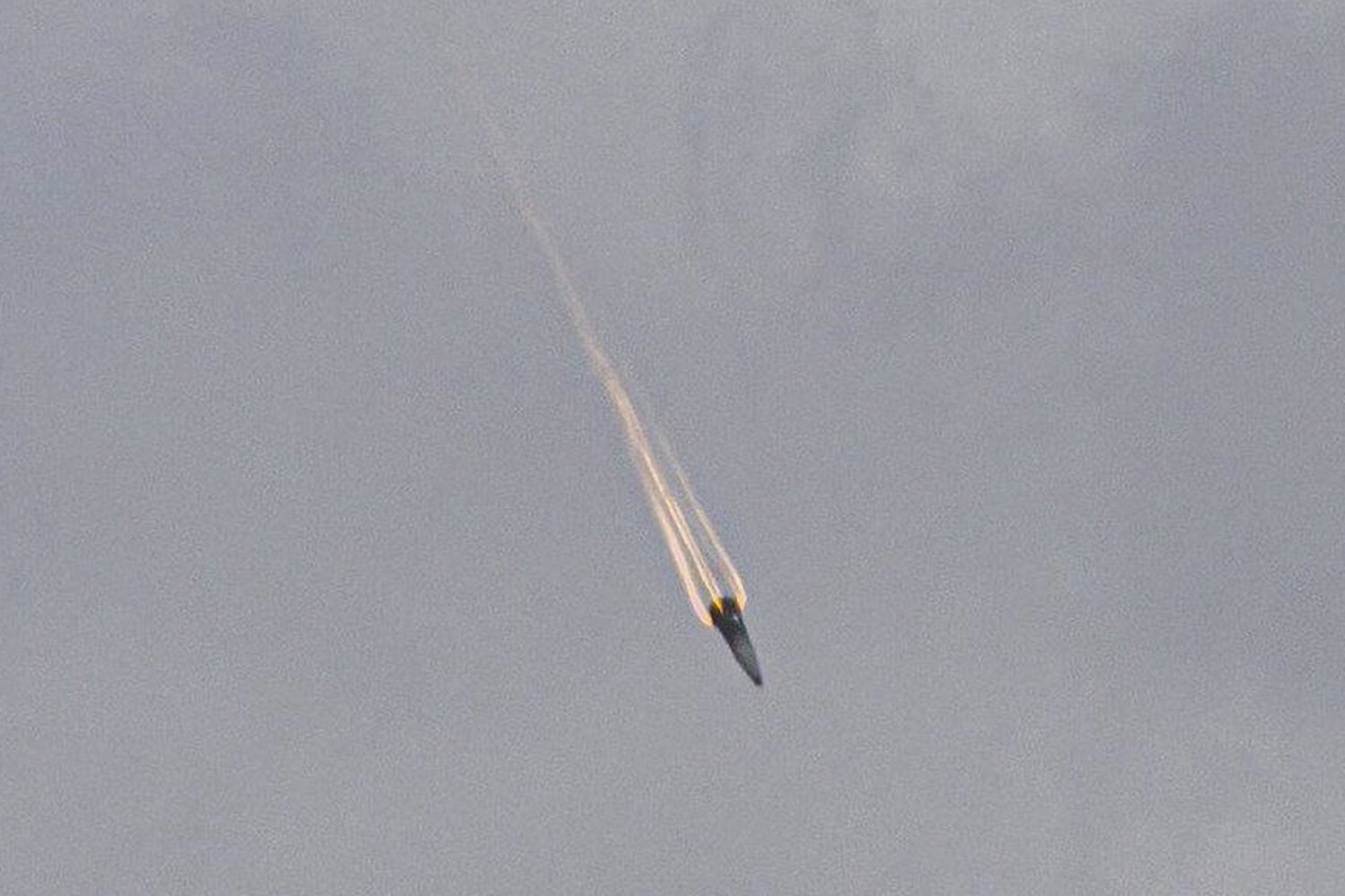 Controversial Image of Iranian Missile Trajectory Sparks Debate Over Israeli Military Claims