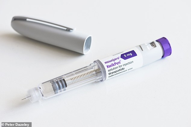 Mounjaro Injections: Rapid Weight Loss Comes with Nausea and Hair Loss, Experts Warn