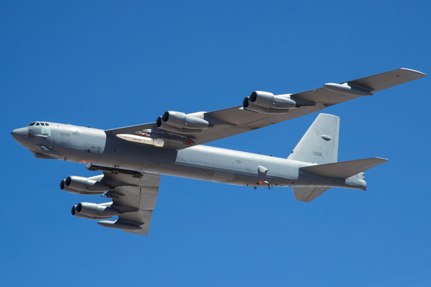 B-52 Bomber Test Flies LRSO Missiles Over Mojave Desert, Highlighting U.S. Nuclear Modernization Efforts