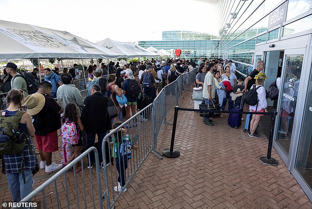 Shutdown Crisis Intensifies: Airports in Chaos as Trump's Remarks Halt Negotiations