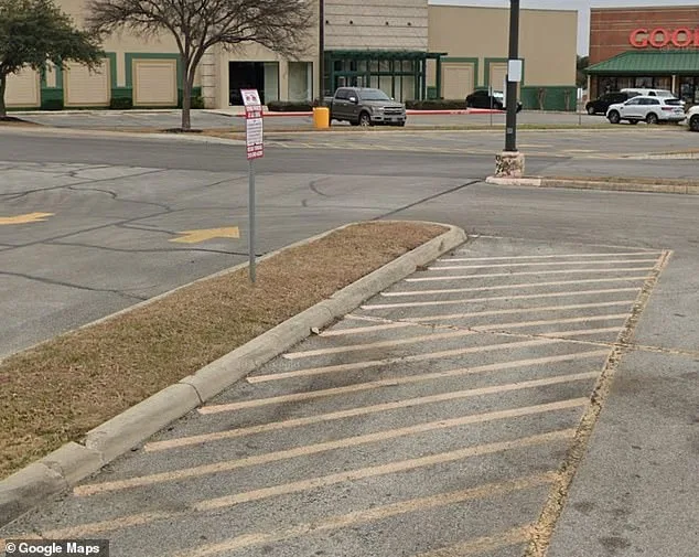 San Antonio's DeZavala Mall Faces Backlash Over Confusing Parking Rules and Towing Fees