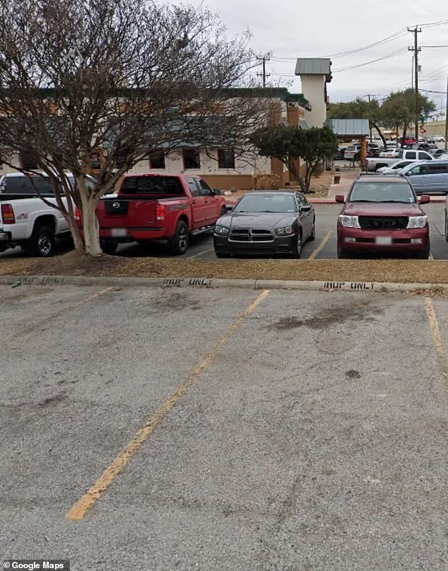 San Antonio's DeZavala Mall Faces Backlash Over Confusing Parking Rules and Towing Fees