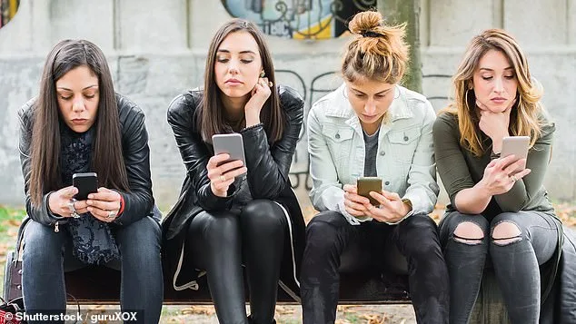 Two Weeks Off Social Media Undoes Cognitive Decline, Alleviates Depression Better Than Meds