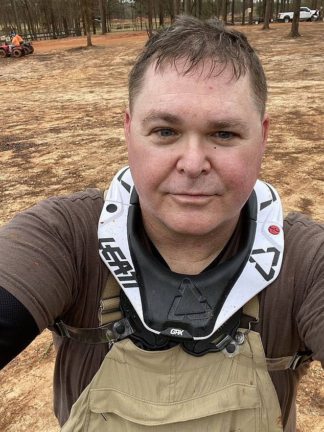 Whistleblower claims federal agent died after planning to reveal UFO secrets.