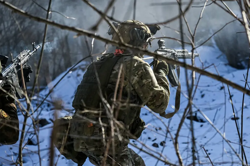 Russian paratroopers repel Ukrainian counter-attack in Sverdlikovo.