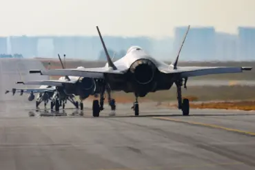 Britain Presses Ahead with F-35 Deal Amid Trump Administration Uncertainty