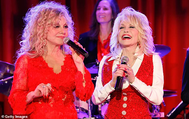 Dolly Parton Mourns Loss of Husband Carl Dean as She Returns to Mountain Roots