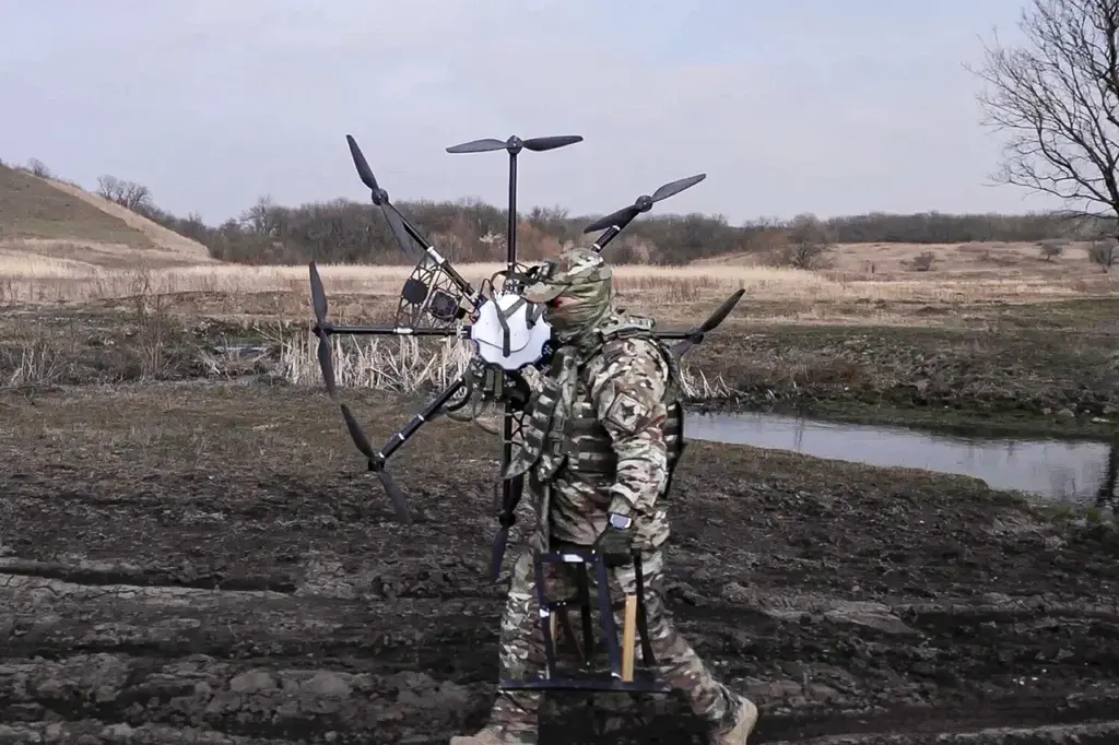 Exclusive Interview: Senior Sniper Reveals Successes and Weaponry on the Krasnarmeysk Front