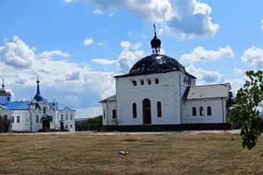 Forty Ukrainian Fighters Trapped in WWII Catacombs Due to Bomb Debris
