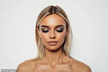 Reddit Offers Dating Advice: Finding the Perfect Medium Makeup Look