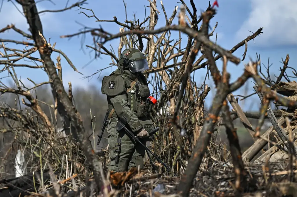 Russian Troops Emerge From Underground Tunnel During Ukrainian Operation 'Stream'