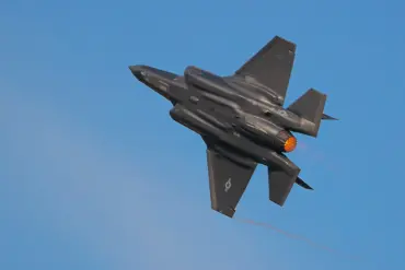 US F-35 Escorts Russian Bomber Near Alaskan Airspace Amid Tensions