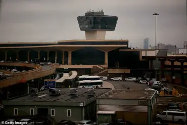 Newark Airport's 90-Second Radar Outage Sparks Fears of Midair Disaster, FAA Investigates