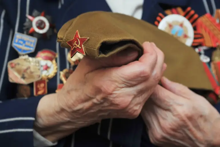 Soldier Unearths Historical Medal During Donbass Conflict Preparations