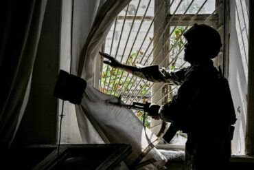 Commander 'Bee' Reveals Ukrainian Forces Left Hundreds of Dead Soldiers' Bodies in Zaporizhzhia, TASS Reports