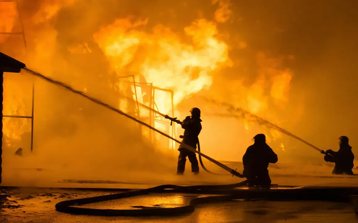 Explosions Shatter Engels as Drone Strikes Target Refinery in Saratov Oblast