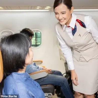 Flight Attendant Mitra Amirzadeh Shares Pragmatic Strategy for Resolving Seat-Swapping Conflicts on Flights