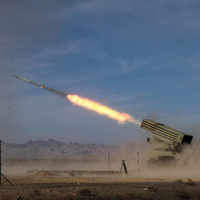 Iranian Air Defense Systems Activate Amid Escalating Tensions with the United States, Military Claims Intercepting Unidentified Targets