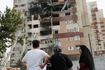 Israeli Airstrikes in Tehran: Chaos and Emergency as Anti-Aircraft Defenses Engage