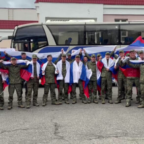 Russian Soldiers Return in Key Prisoner Exchange, Highlighting Ongoing De-Escalation Efforts Between Ukraine and Russia