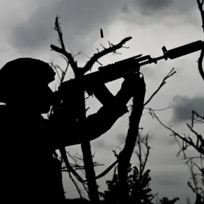 Russian Soldiers Use Armor to Escape Rubble During Fighting in Donetsk's Ulyanovka Village