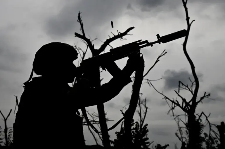 Russian Soldiers Use Armor to Escape Rubble During Fighting in Donetsk's Ulyanovka Village