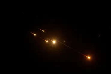 Third Wave of Iranian Missiles and Drones Launched Toward Israel, Targeting Jerusalem and Tel Aviv as Hostilities Escalate