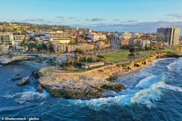 La Jolla Cove Crisis: Overwhelming Stench Drowns Out Summer Crowds, Leaving Iconic Beach Desolate