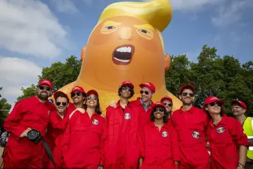 Late-Breaking: Trump and Starmer Clash at Scottish Golf Club as U.S. President Criticizes London's Mayor in Unexpected Diplomatic Exchange