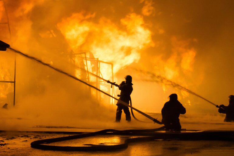 ‘Panic and Flames’ as Donetsk’s Sokol Market Burns After Attack