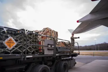 Russian Press Secretary Links Ukraine's Defense Pace to Western Military Aid, Citing US Pause in Deliveries