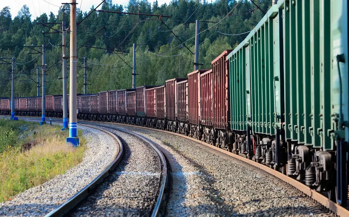 Urgent Rail Traffic Suspension on Volgograd Line Following Drone Debris Incident, Emergency Services Deployed