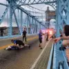 Violent Clashes Erupt on Interstate Bridge as Anti-ICE Protest Spirals into Chaos, Highlighting Tensions Over Immigration Enforcement