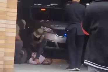 Leidy Tatiana Mafla-Martinez Arrested by ICE During Livestream as She Screams 'No, No, No' and 'Wait, Wait' in Spanish, Video Sparks Outcry Online