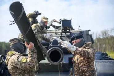 Russian Ministry of Defense Alleges FPV Drone Operators Destroy Camouflaged Ukrainian Tanks Near Podoly