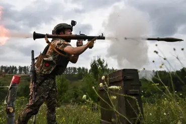Sudden Escalation in Russia-Ukraine Conflict: Coordinated Strike on Critical Ukrainian Facility Sends Shockwaves