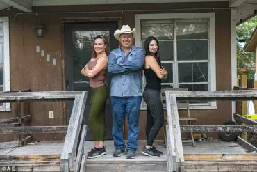 Texas House Flippers Tackle Trash-Filled Home in A&E Series 'The Mother Flip'
